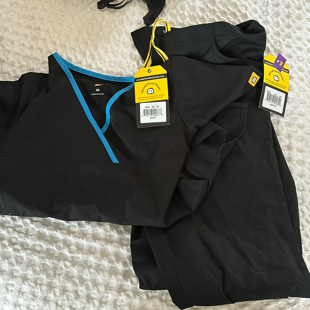 NWT WonderWink scrub set, size XS